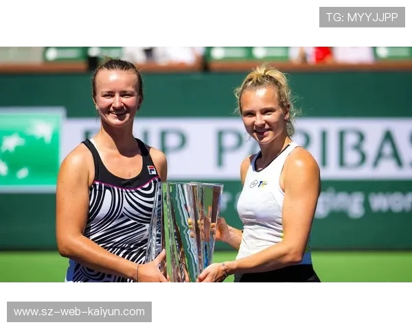 WTA总决赛双打:西尼亚科娃-汤森德两连胜,为美网决赛成功复仇